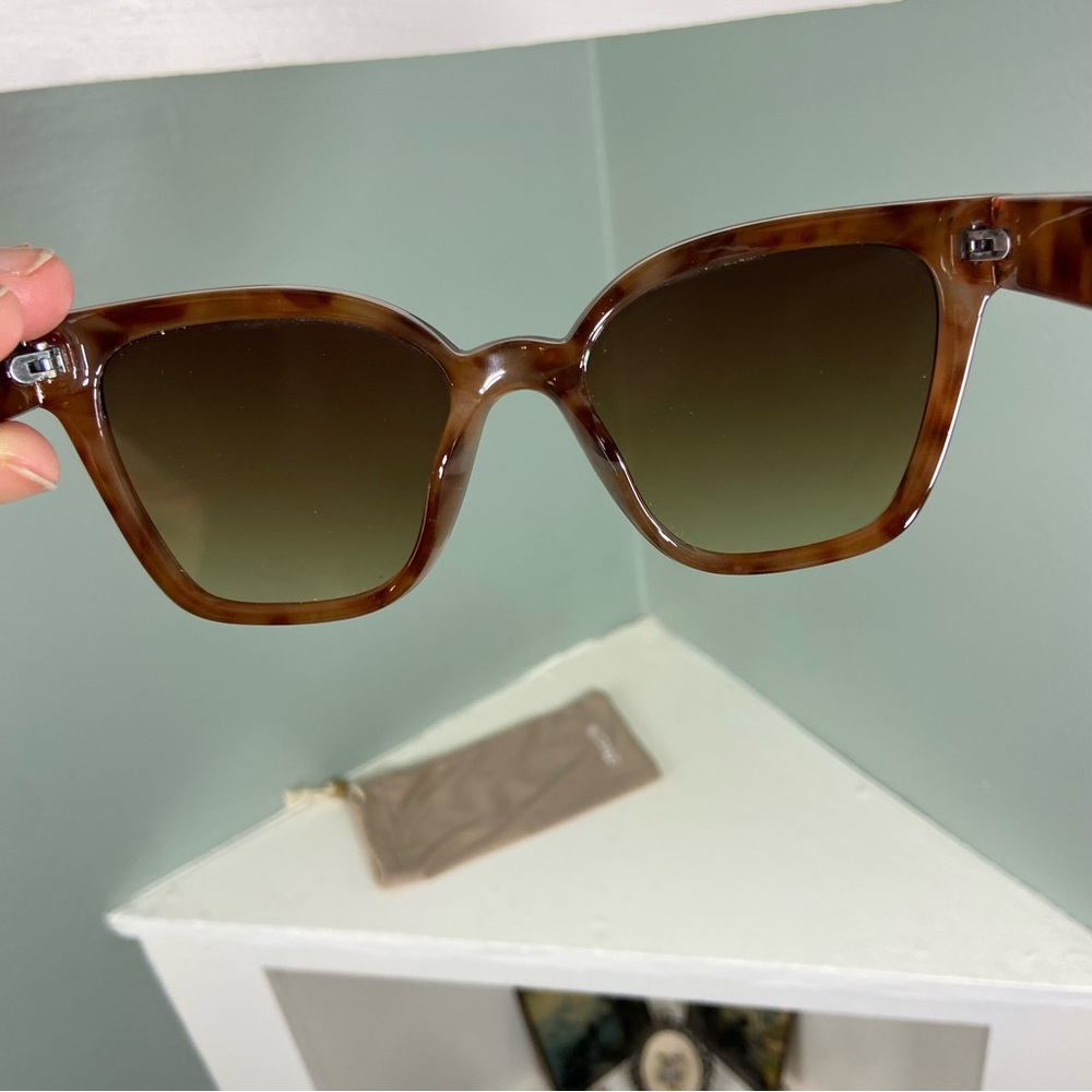 Chico's Tortoise Shell Sunglasses Shades Gradient Lenses Cat Eye - Picture 8 of 10